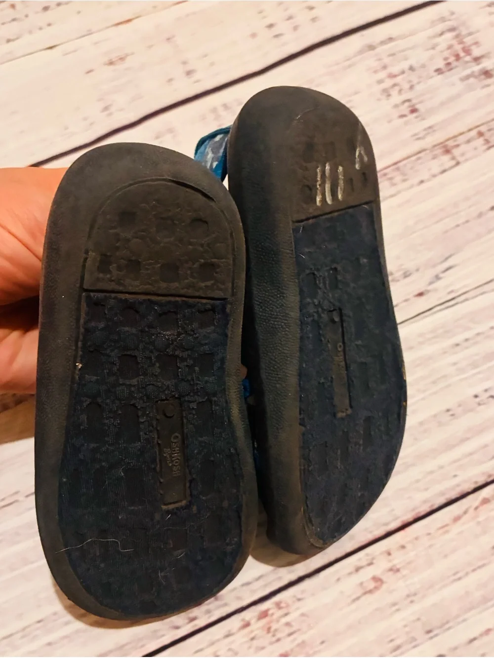 OshKosh B'gosh Blue Patterned Kids Water Shoes with Hook-and-Loop Strap